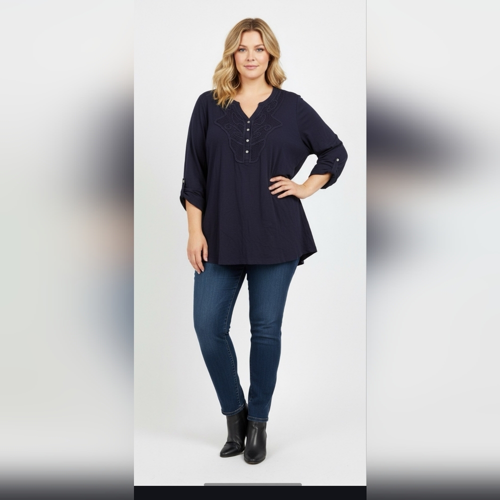 ✨️Navy Blue 3/4 Sleeve Top With Front Detail